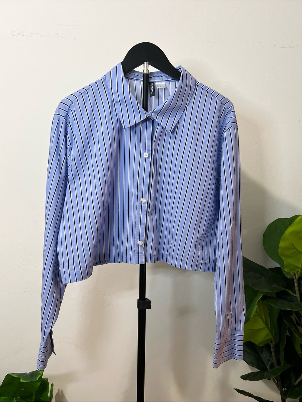 H&M Divided XL Blue Striped Cropped Button Down Shirt Oversized Preppy